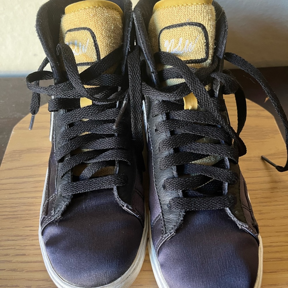 Nike Blazers Womens size 6 Satin Black and Gold